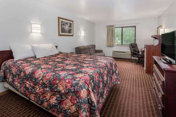  - Days Inn Stoughton