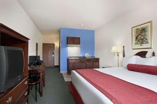  - Days Inn & Suites Romeoville - I-55, Exit 263