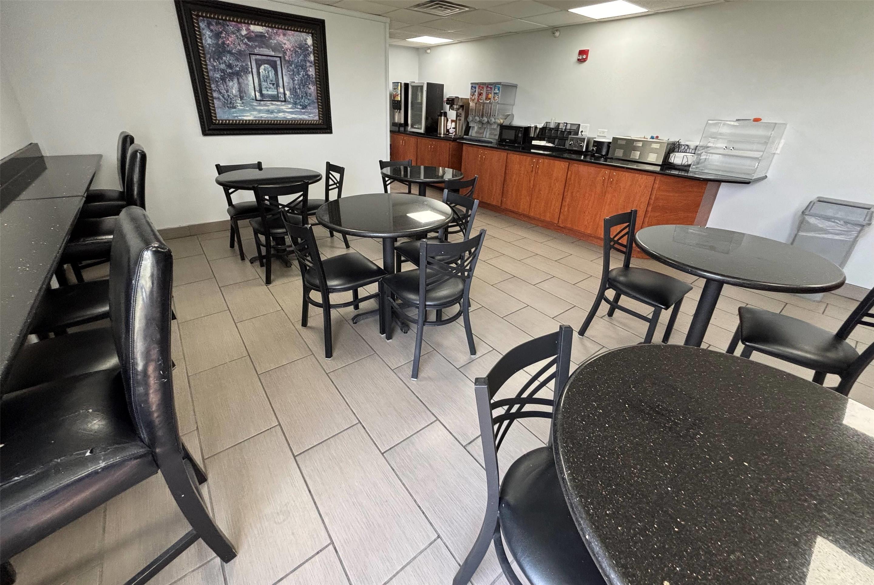 Breakfast Area | Baymont by Wyndham Jacksonville