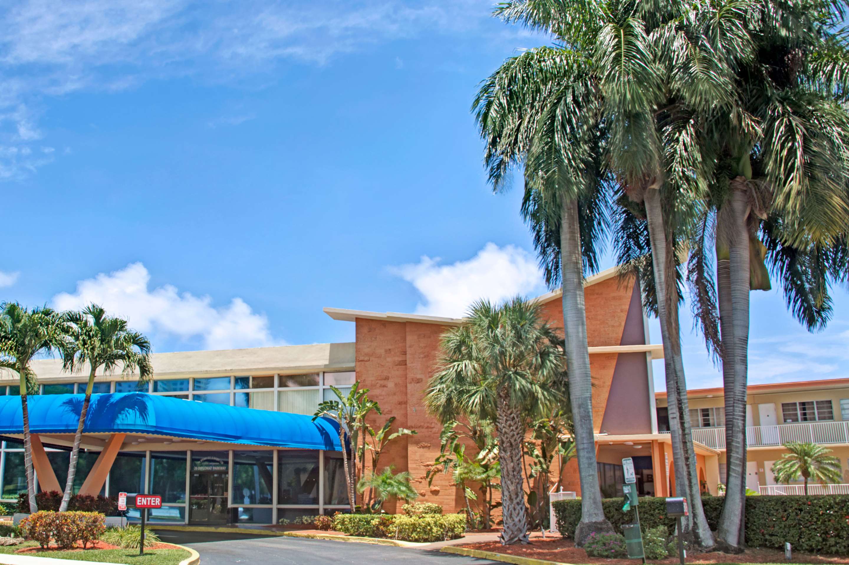 Exterior view | Knights Inn Hallandale