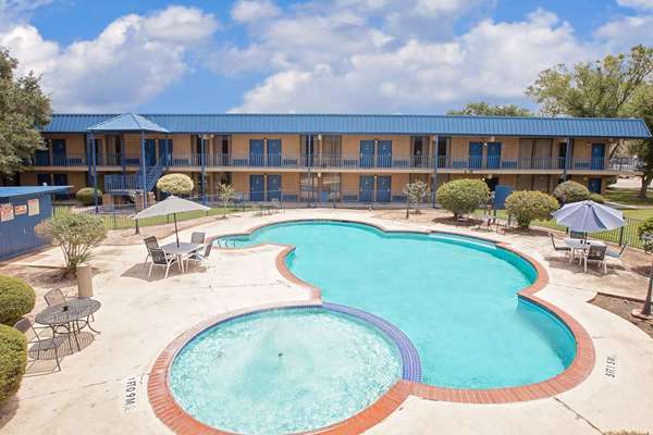 Pool - Days Inn Bay City