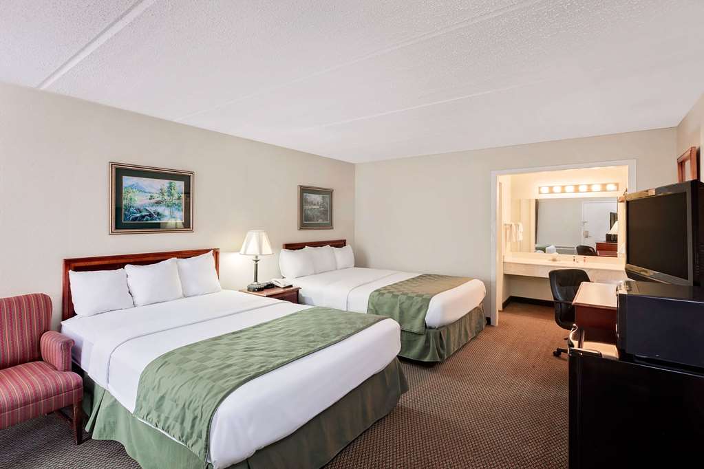 DAYS INN BAY CITY-guestroom-Guest Room,On-Site.jpg