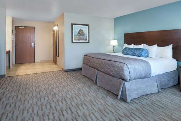  - Baymont Inn & Suites Minot