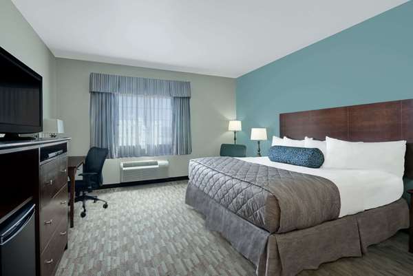  - Baymont Inn & Suites Minot
