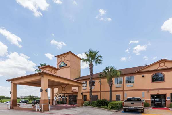 Exterior view - Days Inn & Suites Pasadena