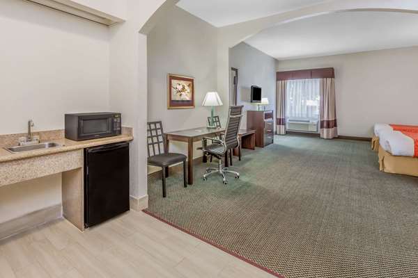 Suite - Days Inn & Suites Pasadena