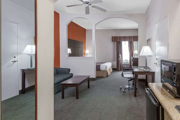 Suite - Days Inn & Suites Pasadena
