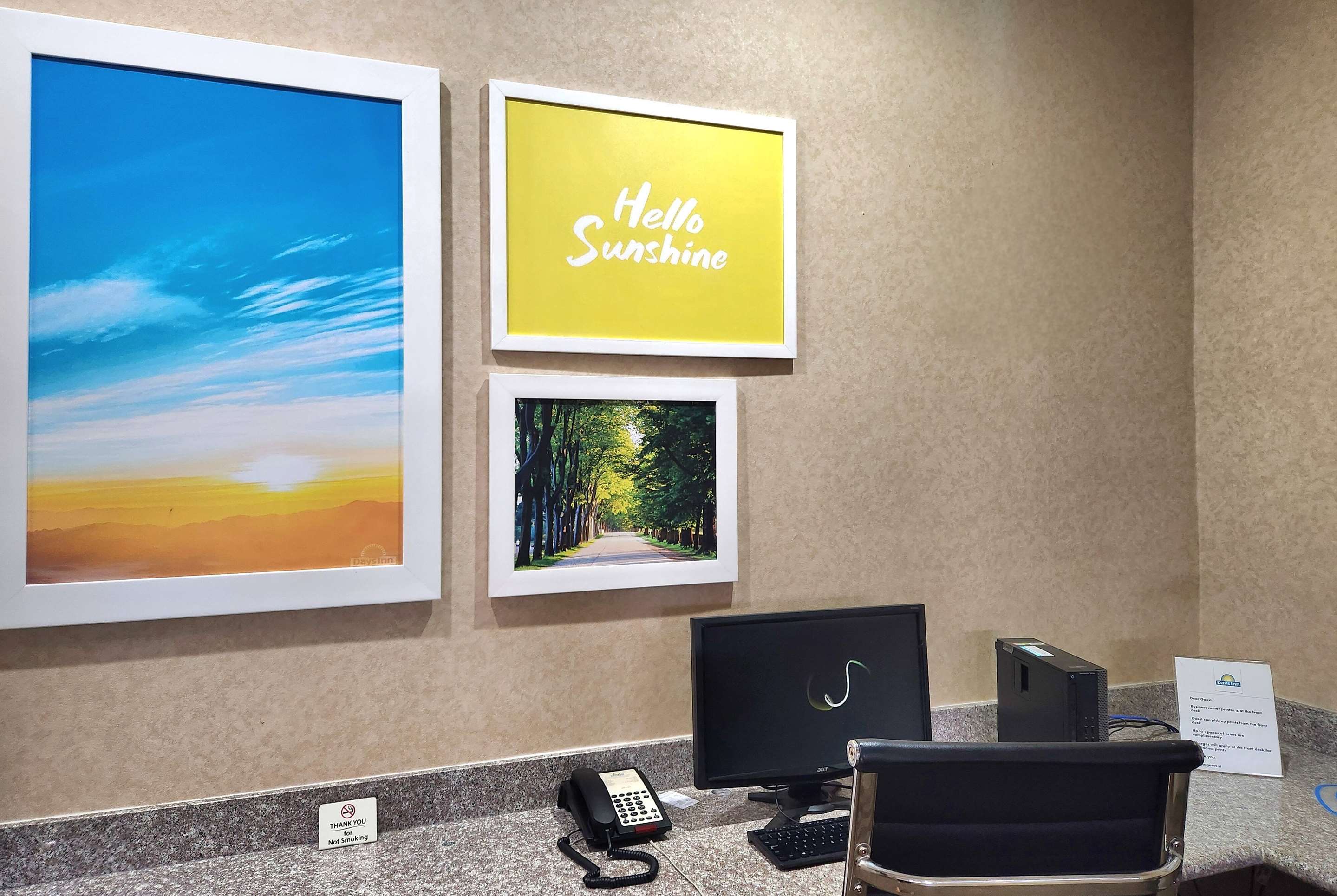 Business Center | Days Inn & Suites by Wyndham Pasadena