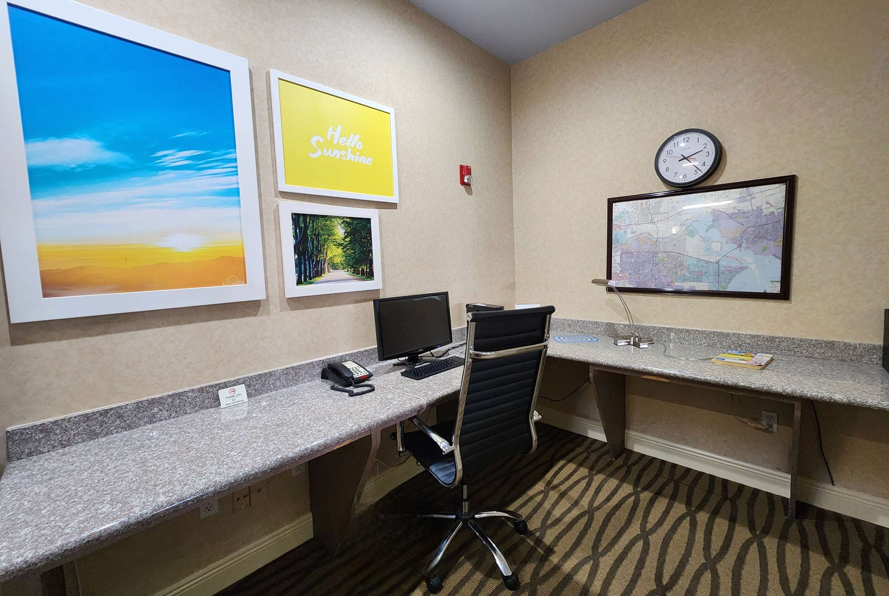 Business Center | Days Inn & Suites by Wyndham Pasadena