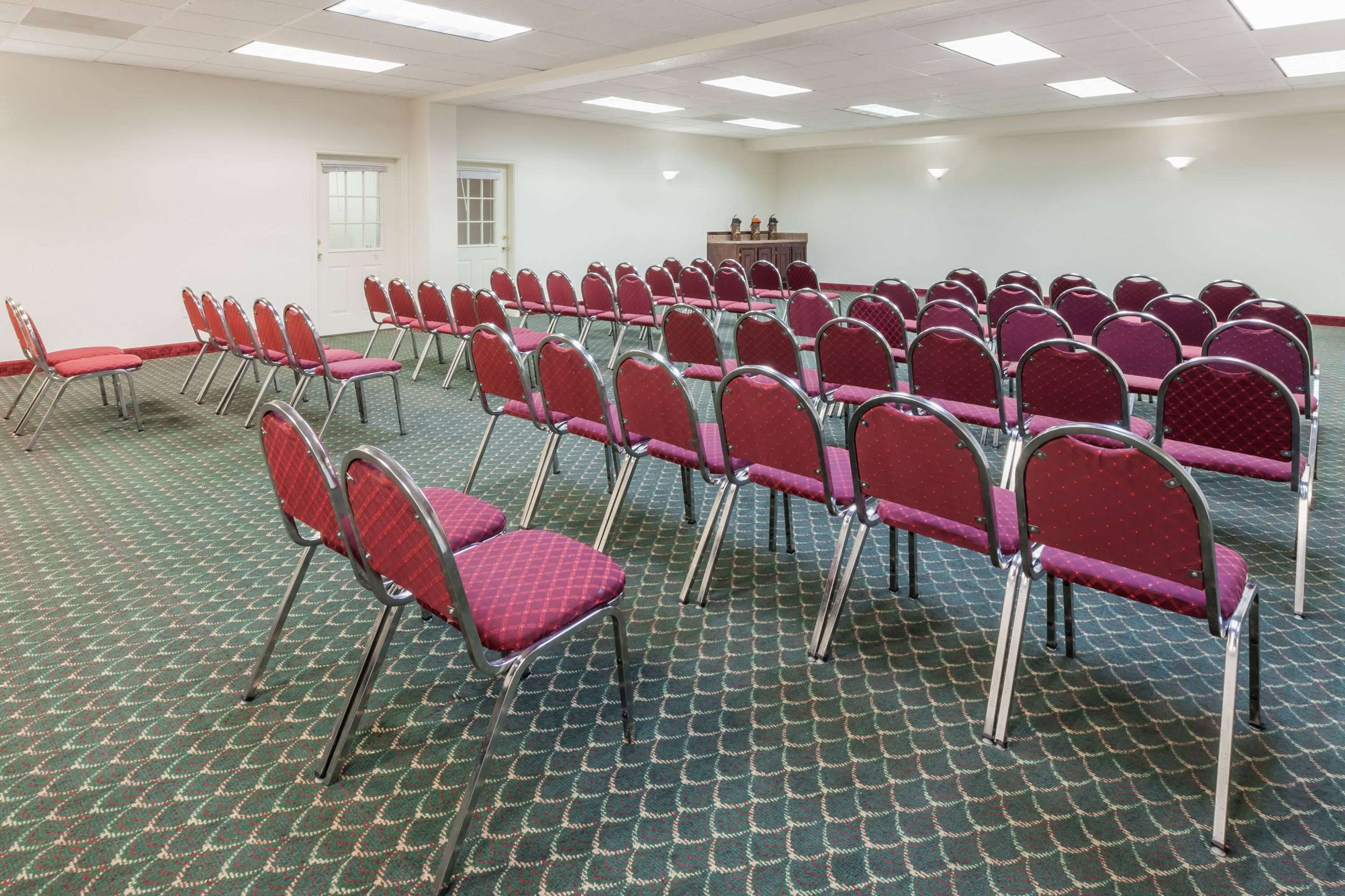 Meeting Room | Days Inn & Suites by Wyndham Pasadena