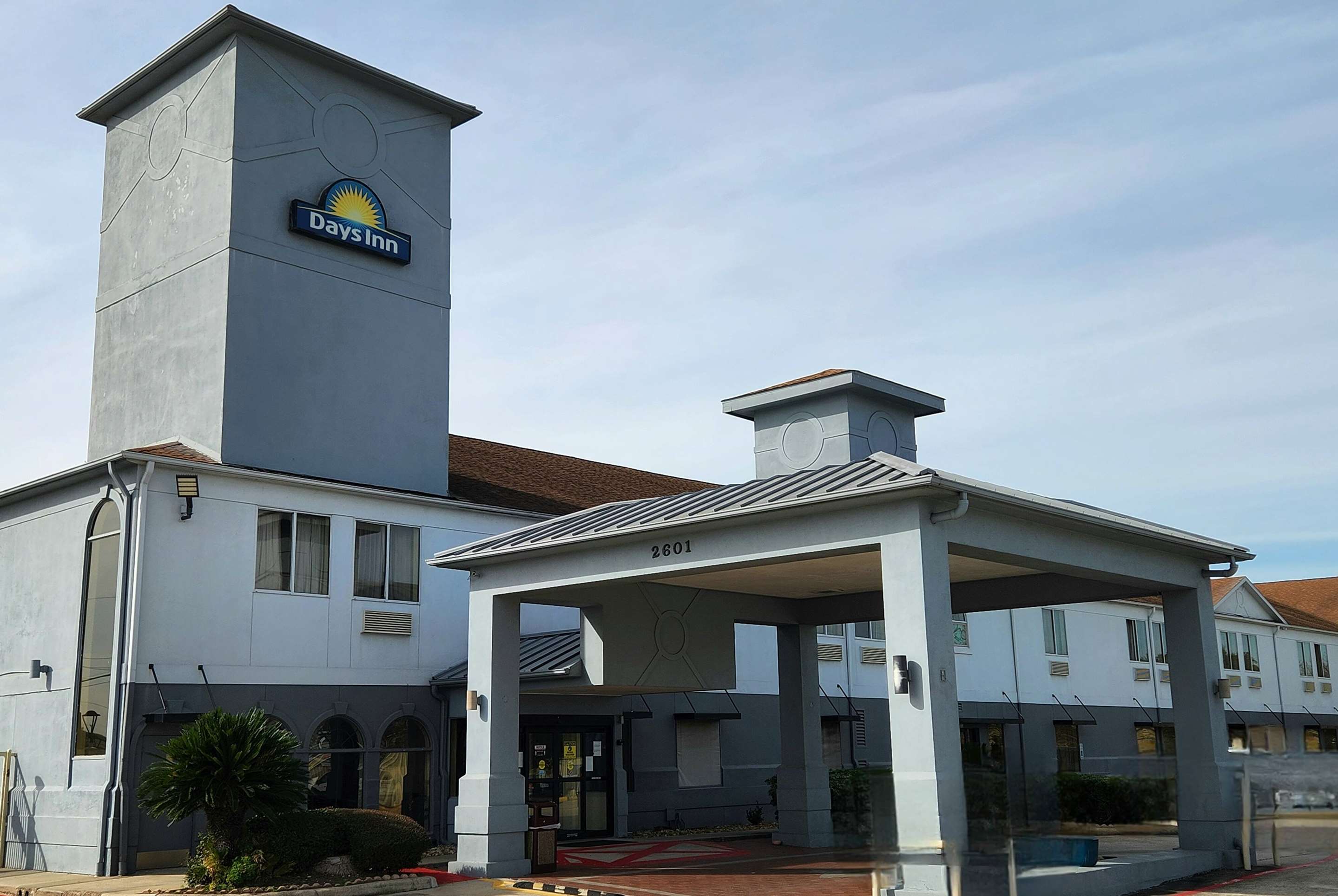 Exterior | Days Inn & Suites by Wyndham Pasadena