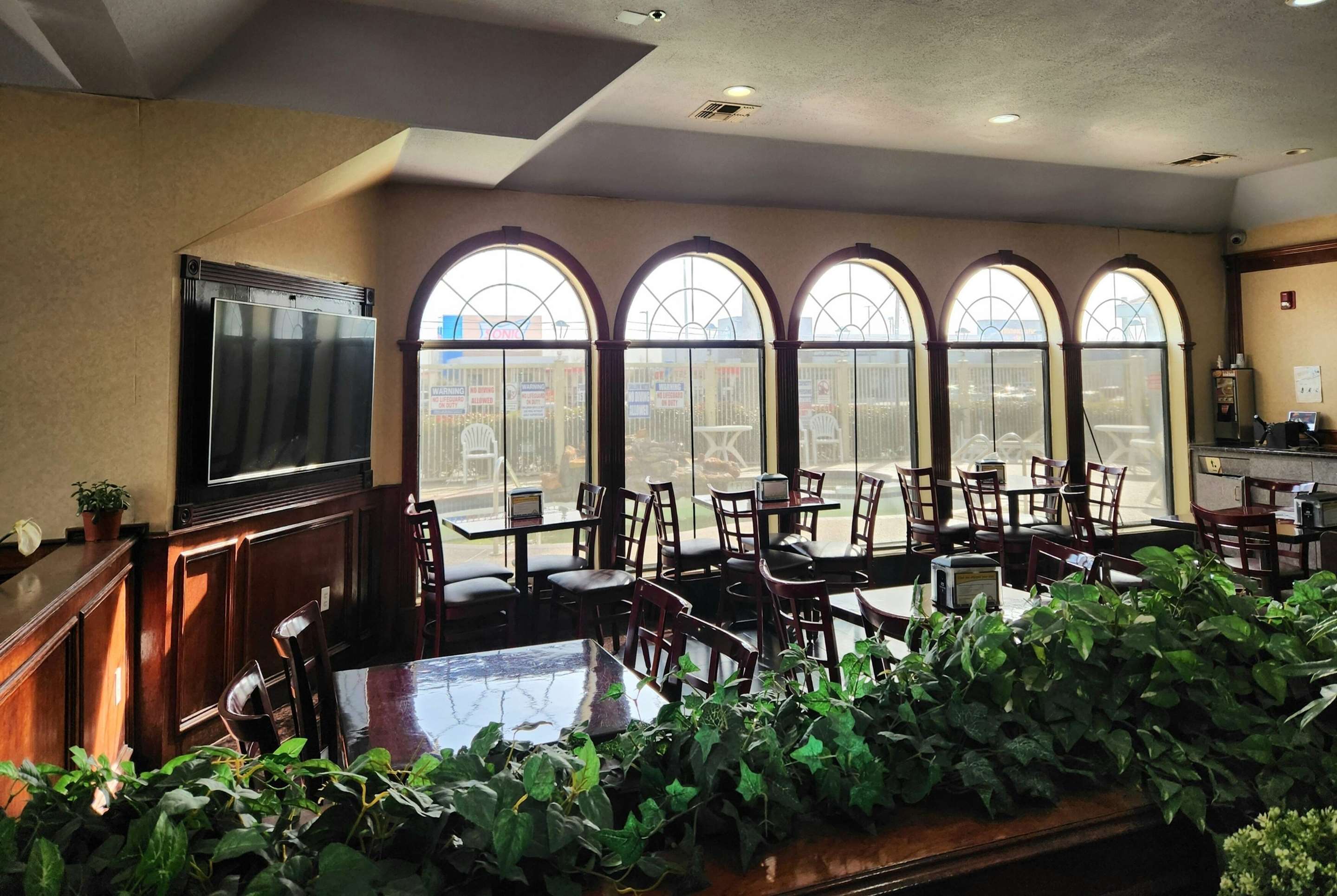 Lobby | Days Inn & Suites by Wyndham Pasadena