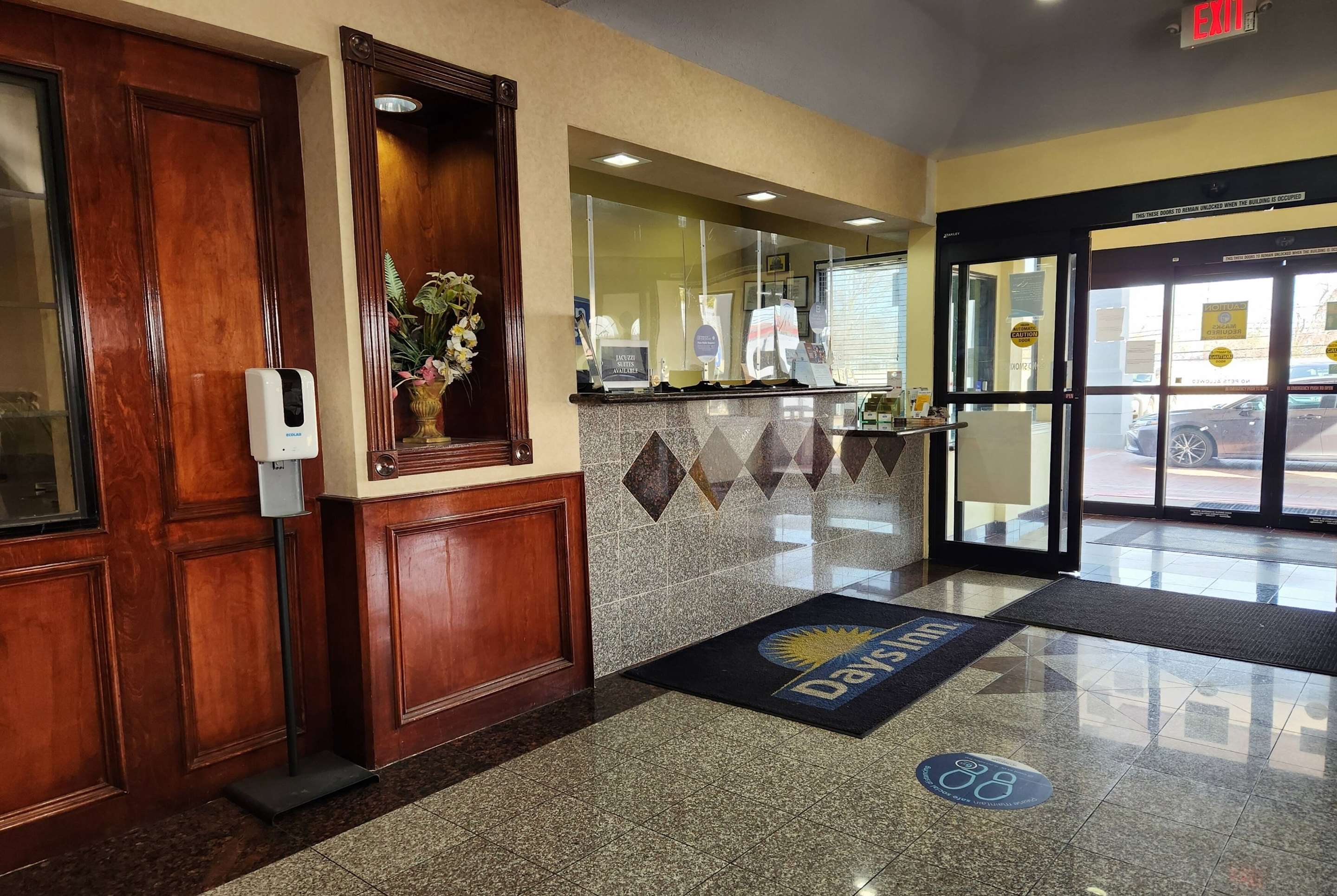 Lobby | Days Inn & Suites by Wyndham Pasadena
