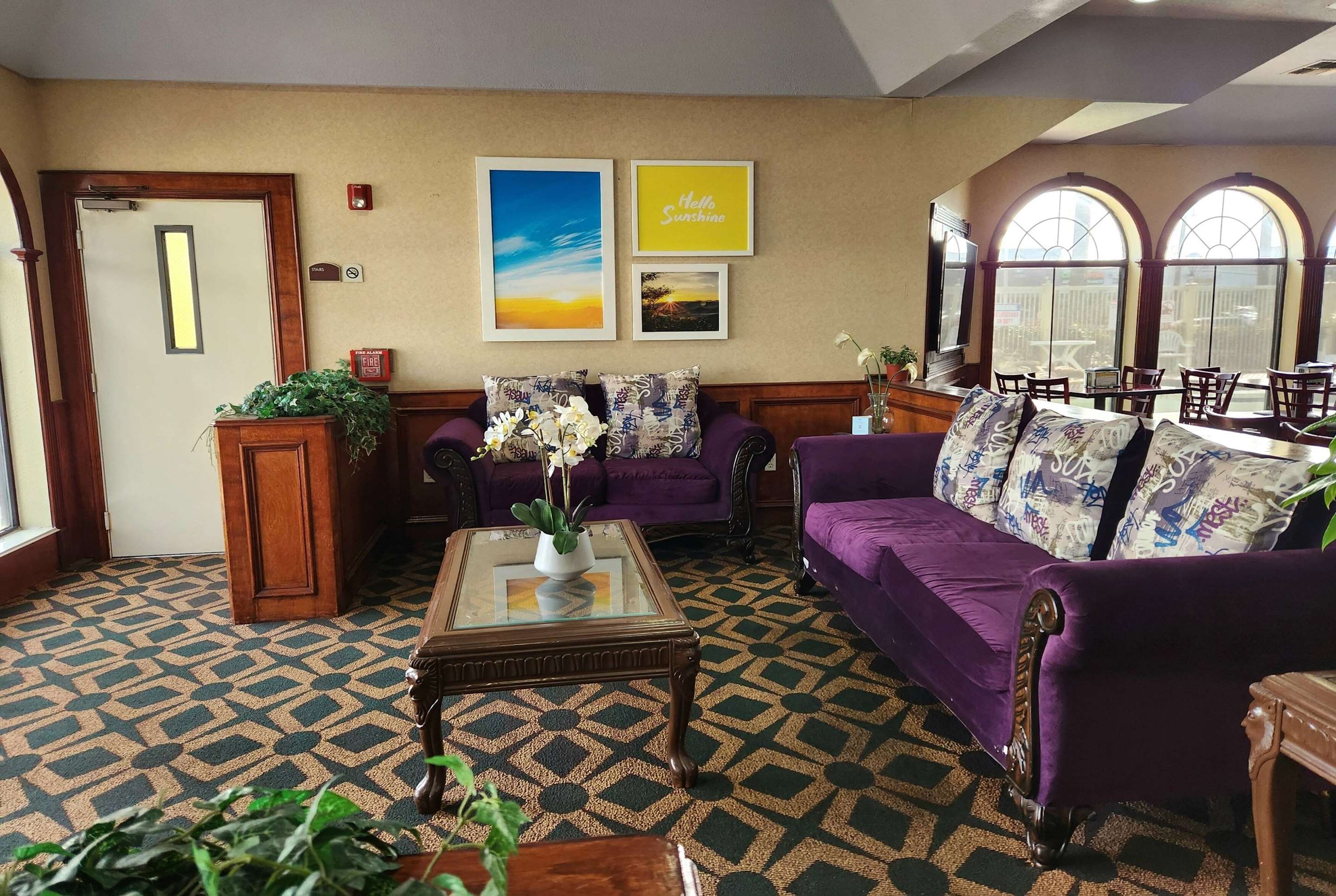 Lobby | Days Inn & Suites by Wyndham Pasadena
