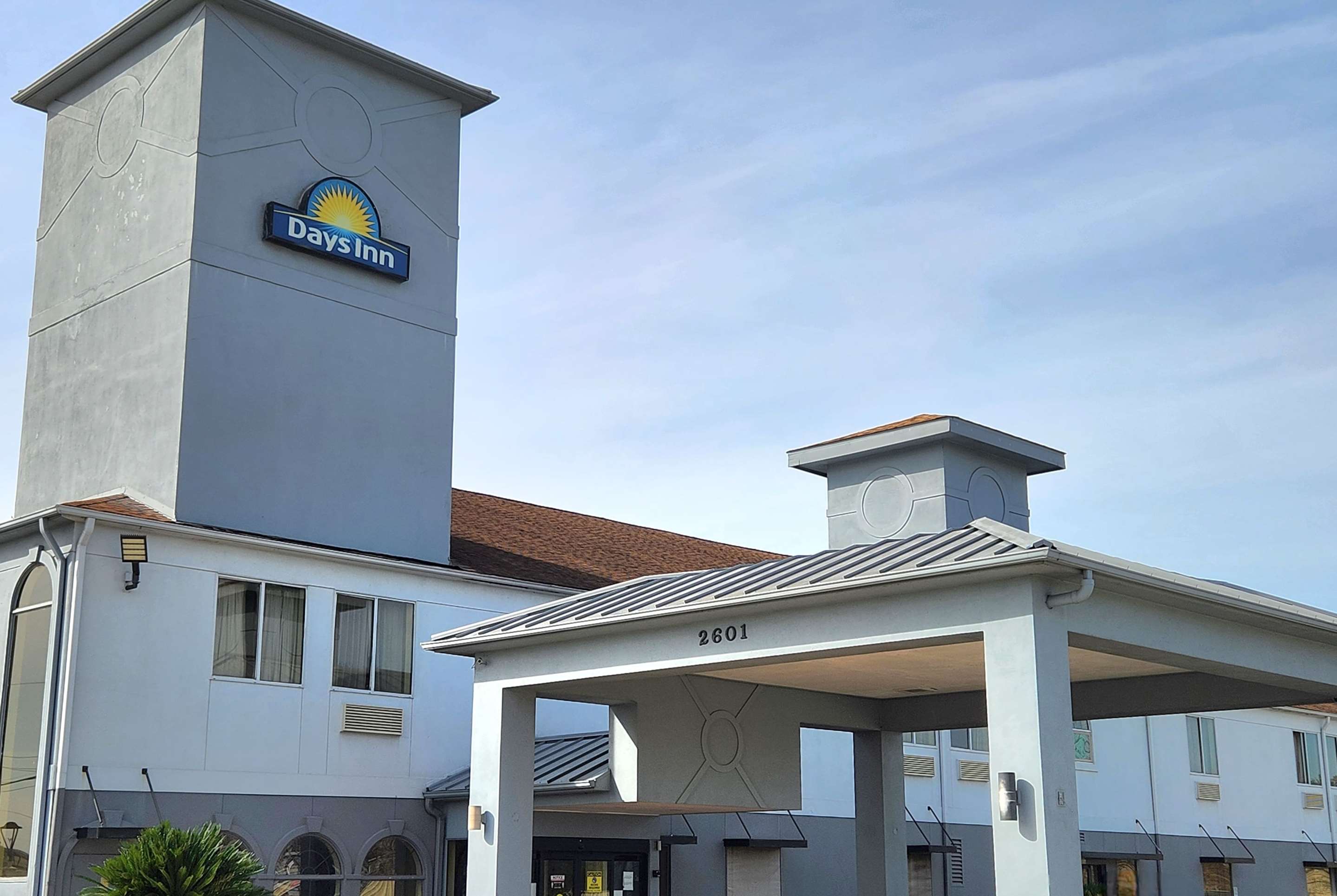 Exterior | Days Inn & Suites by Wyndham Pasadena
