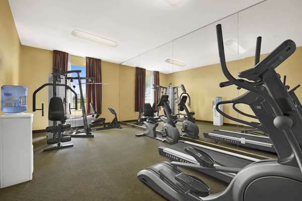 Fitness/ Exercise Room - Baymont Inn & Suites Marrero