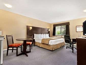  - Super 8 Motel West Kelowna