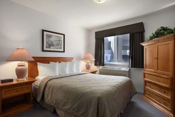 Suite - Super 8 Motel West Kelowna