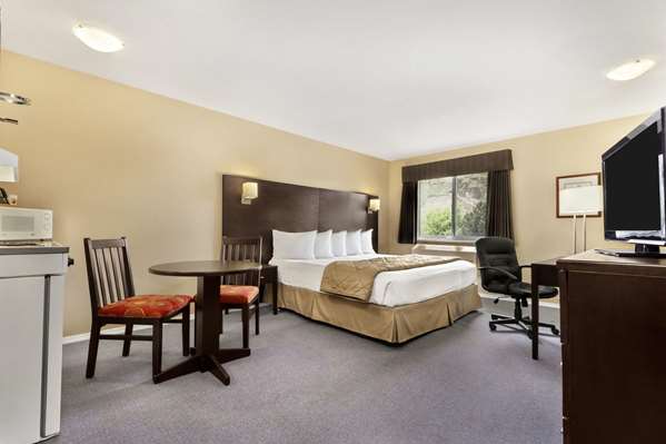  - Super 8 Motel West Kelowna