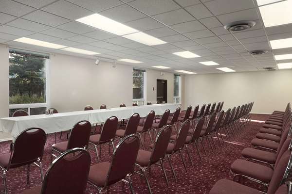  - Super 8 Motel West Kelowna