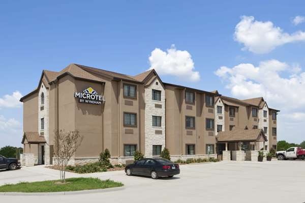 Exterior view - Microtel Inn & Suites by Wyndham Gonzales
