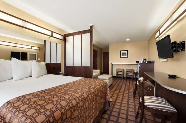 Suite - Microtel Inn & Suites by Wyndham Gonzales