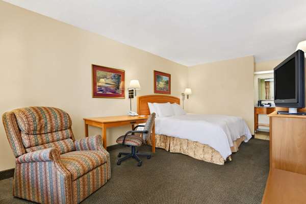  - Howard Johnson Inn Greensboro - I-40, Exit 217