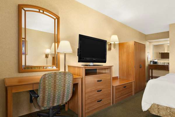  - Howard Johnson Inn Greensboro - I-40, Exit 217