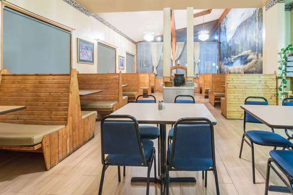 Restaurant - Days Inn Delta