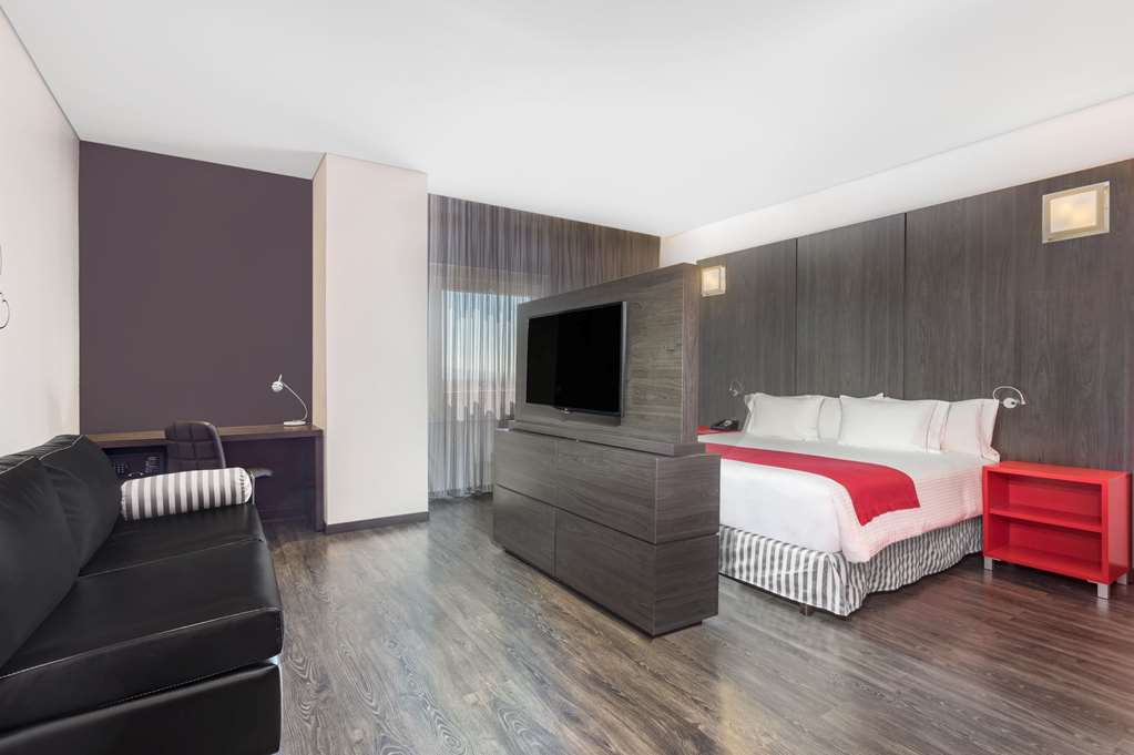 RAMADA ENCORE QUERETARO-guestroom-Guest Room,On-Site.jpg