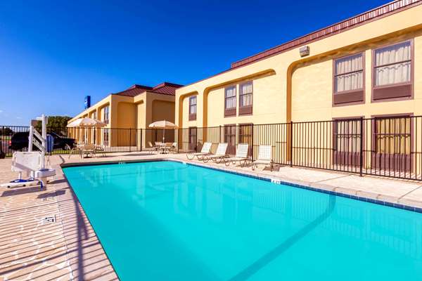 Pool - Baymont Inn & Suites East Amarillo - I-40, Exit 71