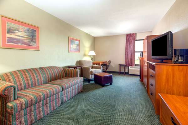 Suite - Baymont Inn & Suites East Amarillo - I-40, Exit 71