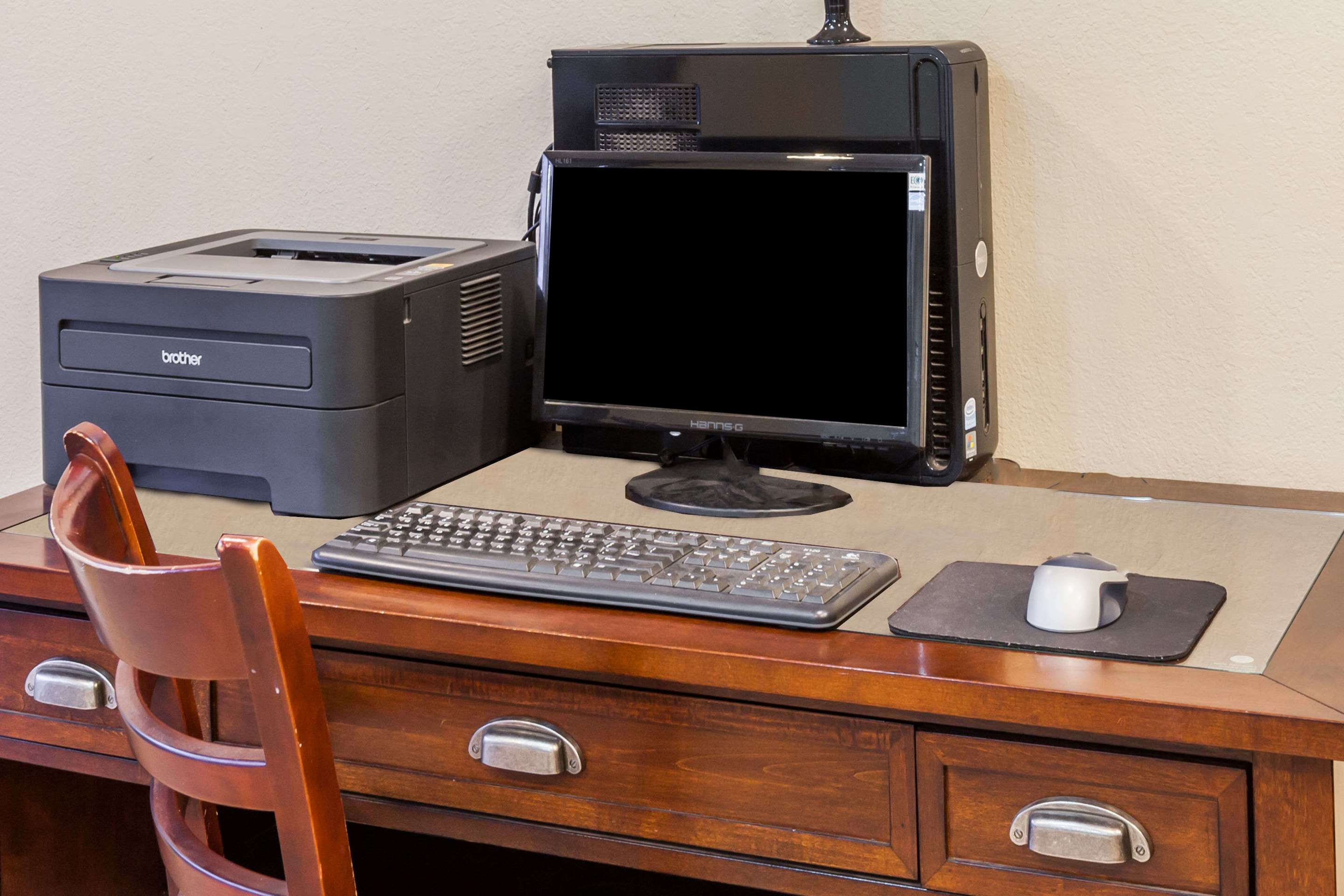 Business Center | Days Inn by Wyndham Santa Maria