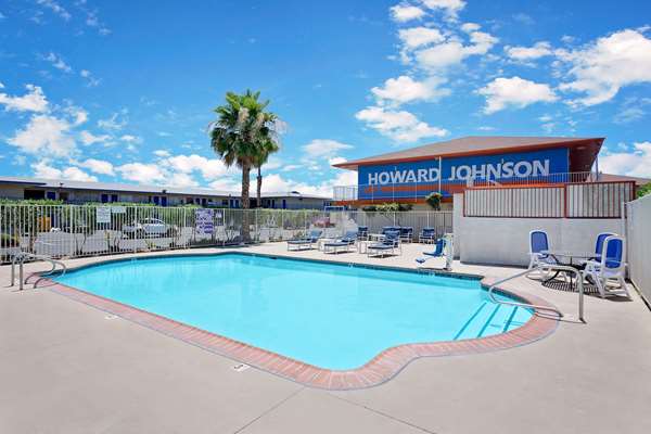 Pool - Howard Johnson Inn East Tropicana Las Vegas