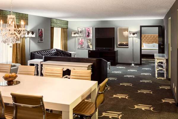 Suite - Wyndham Garden Hotel North Farmers Branch