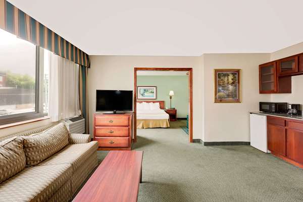 Suite - Baymont Inn & Suites Keokuk
