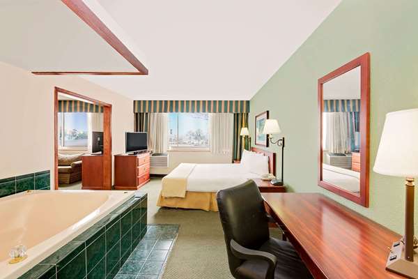 Suite - Baymont Inn & Suites Keokuk