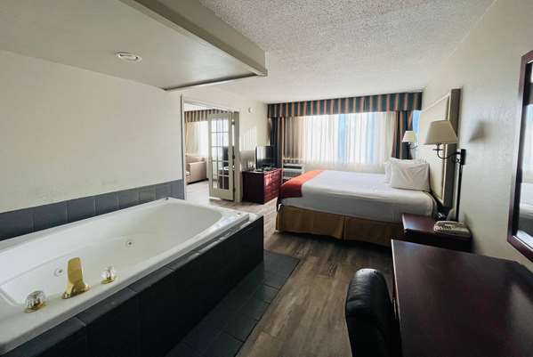 Suite - Baymont Inn & Suites Keokuk