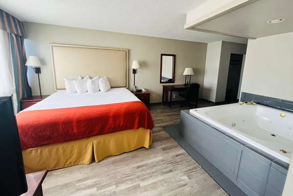 Suite - Baymont Inn & Suites Keokuk