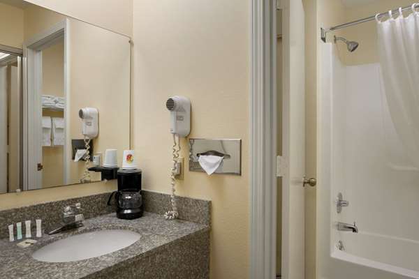 - Super 8 Hotel Columbia City