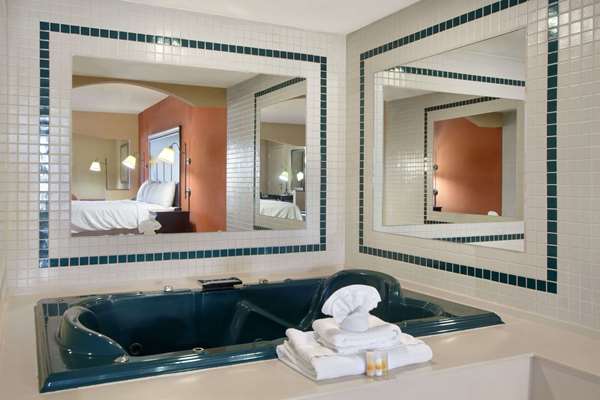 Suite - Days Inn South Longview - I-20, Exit 595