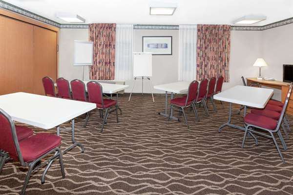  - Baymont Inn & Suites Fort Wayne - I-69, Exit 316