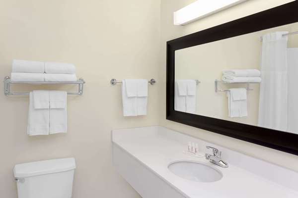  - Baymont Inn & Suites Fort Wayne - I-69, Exit 316