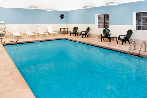 Pool - Baymont Inn & Suites Fort Wayne - I-69, Exit 316