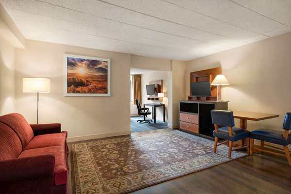Suite - Days Hotel Allentown Airport