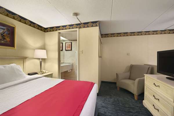 Suite - Ramada Inn Trenton