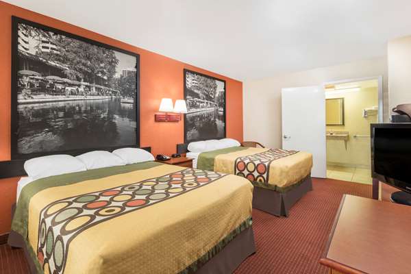  - Super 8 Motel I-10 San Antonio - I-10, Exit 580