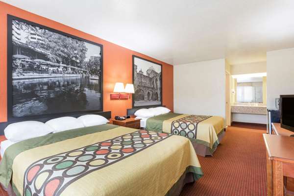  - Super 8 Motel I-10 San Antonio - I-10, Exit 580