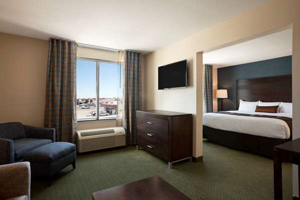 Suite - Wingate by Wyndham Hotel Seminole