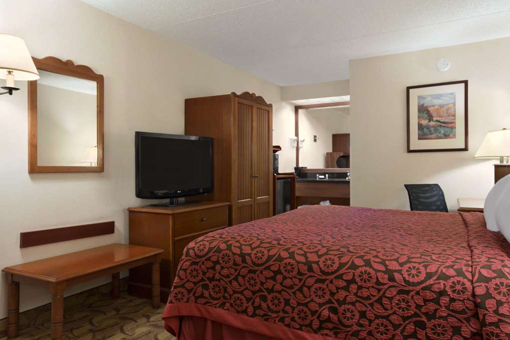 DAYS INN BY WYNDHAM LAS CRUCES-guestroom-Guest Room,On-Site.jpg